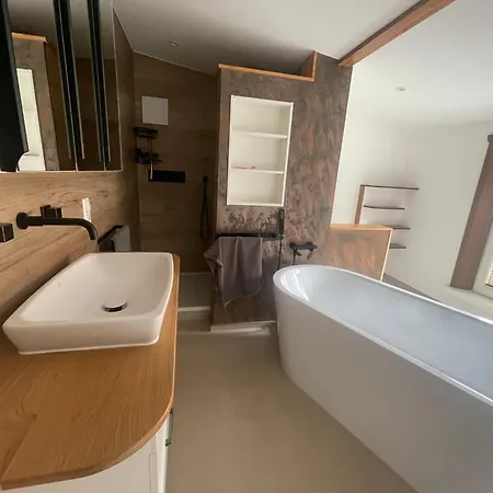 Moderne Grosse 2 Raumwohnung Mit Wlan, Vollausgestattete Kueche Apartment