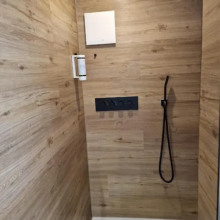 Moderne Grosse 2 Raumwohnung Mit Wlan, Vollausgestattete Kueche *
